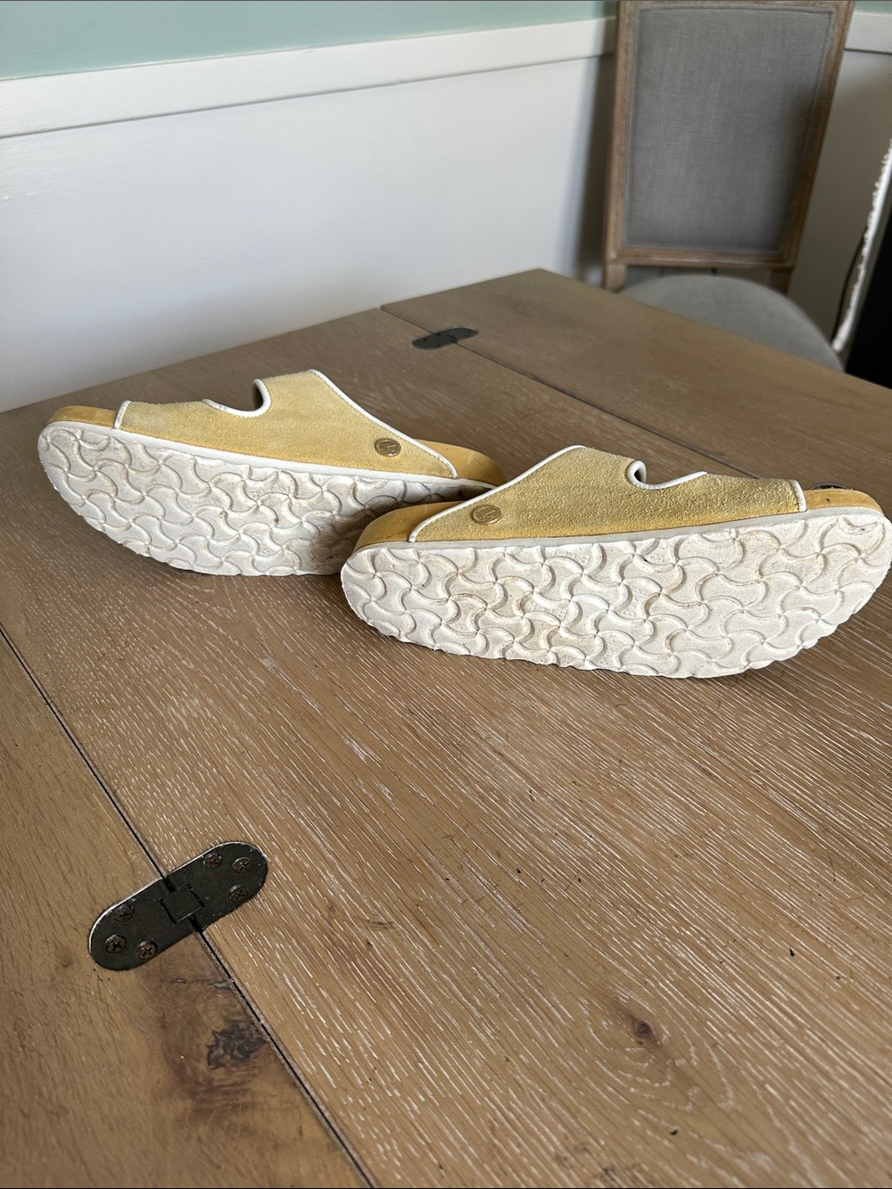 RARE BIRKENSTOCK X IL DOLCE FAR NIENTE
Arizona Yellow Suede Sandals Size 38 - Picture 15 of 17